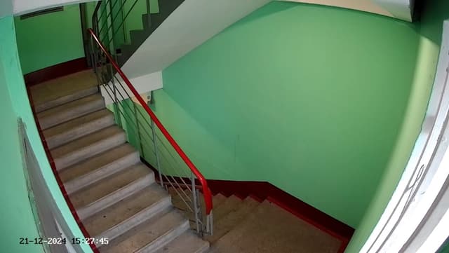 Камера в лифтовом холле